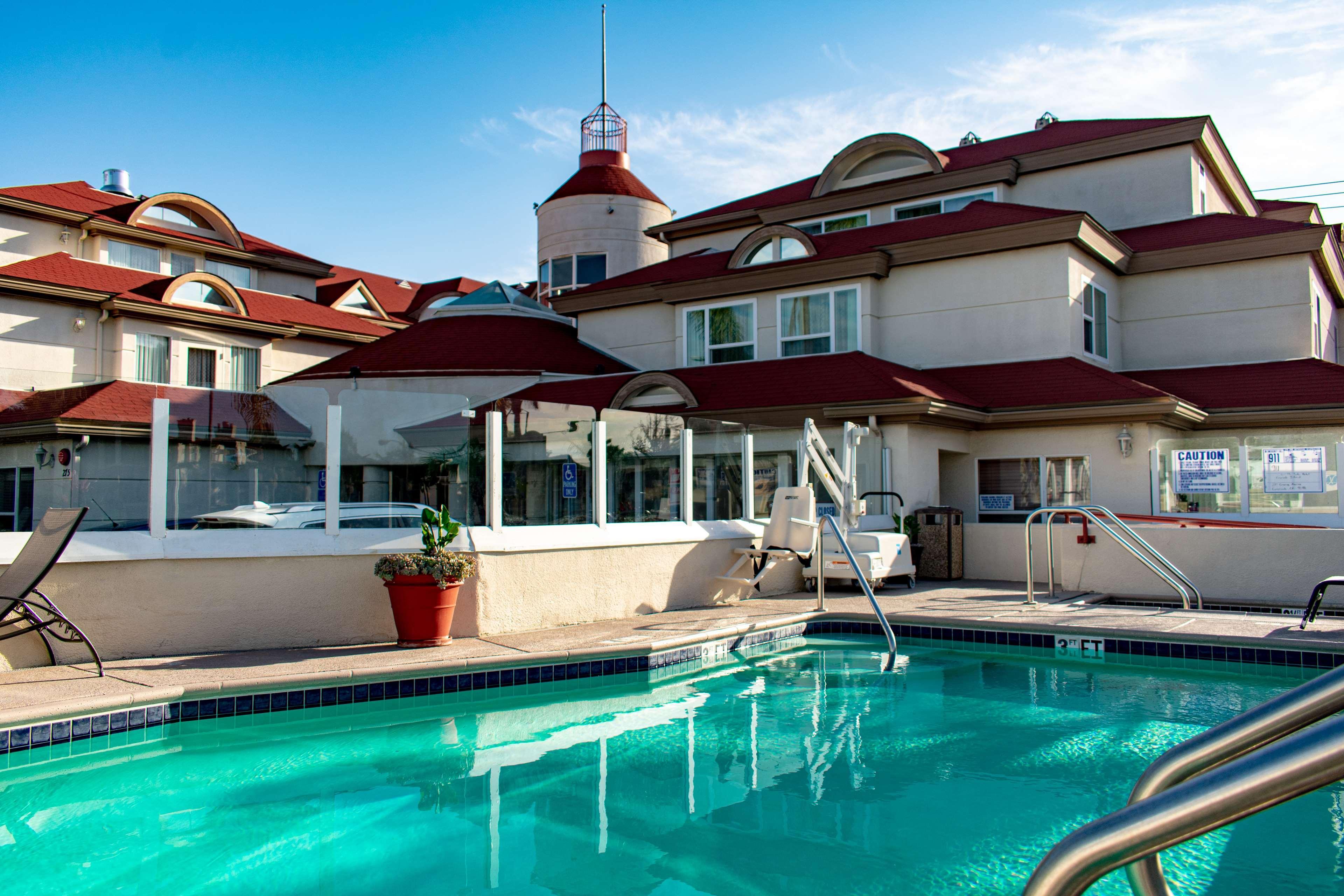 Best Western Plus Suites Hotel Coronado Island Exterior photo