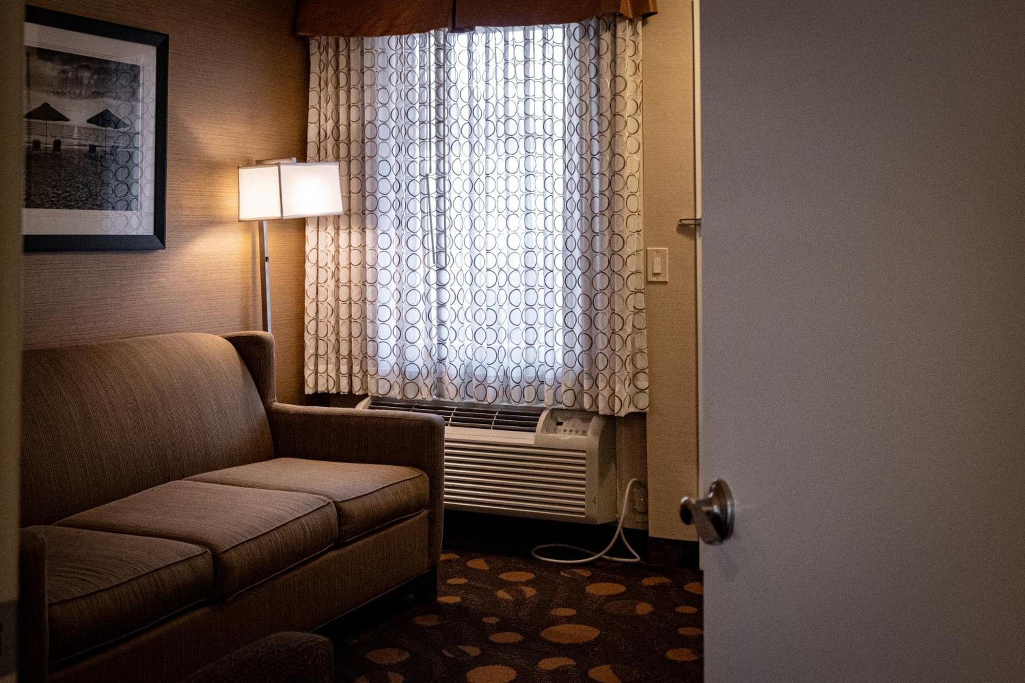 Best Western Plus Suites Hotel Coronado Island Exterior photo